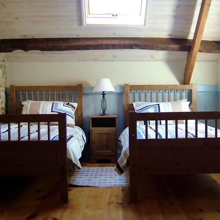 Maison Charmante Avec Piscine Partagee A *