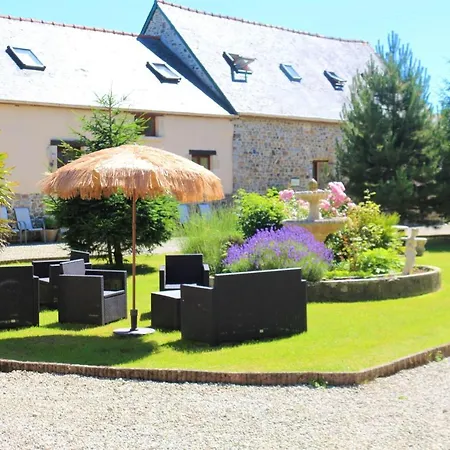 Prázdninový dům Maison Charmante Avec Piscine Partagee A