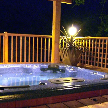 Holiday home Maison Charmante Avec Piscine Partagee A *