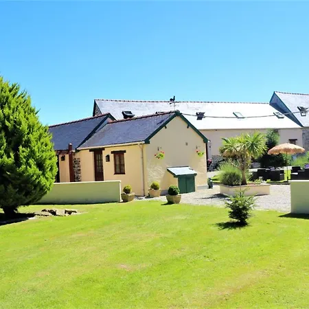 Maison Charmante Avec Piscine Partagee A