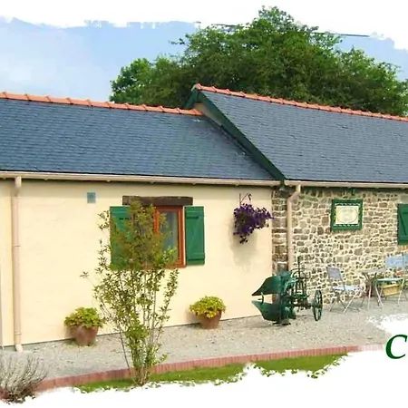 Holiday home Maison Charmante Avec Piscine Partagee A