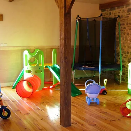 Maison Charmante Avec Piscine Partagee A *