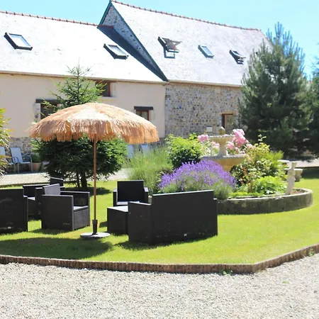 Maison Charmante Avec Piscine Partagee A بيت للعطل Nehou