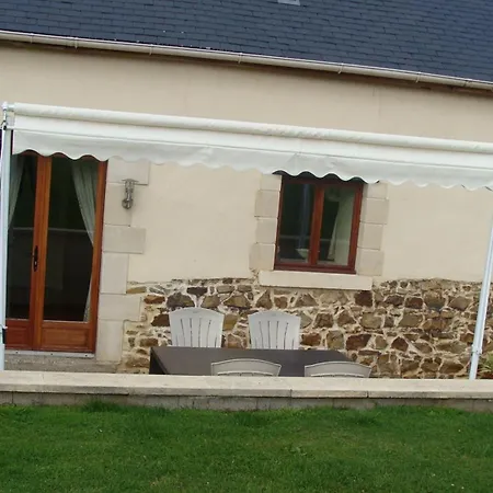 Maison Charmante Avec Piscine Partagee A Nehou