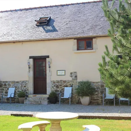 Maison Charmante Avec Piscine Partagee A *