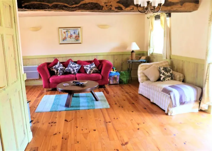 Maison Charmante Avec Piscine Partagée à