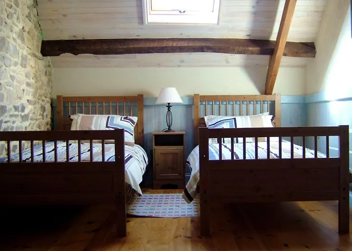 Maison Charmante Avec Piscine Partagée à *