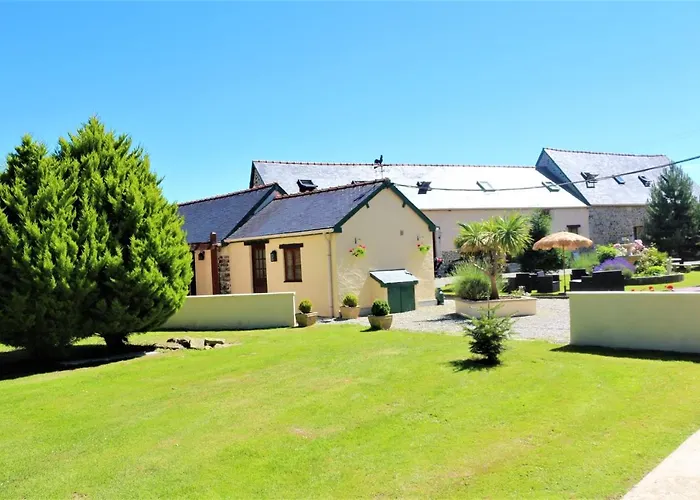 Maison Charmante Avec Piscine Partagée à